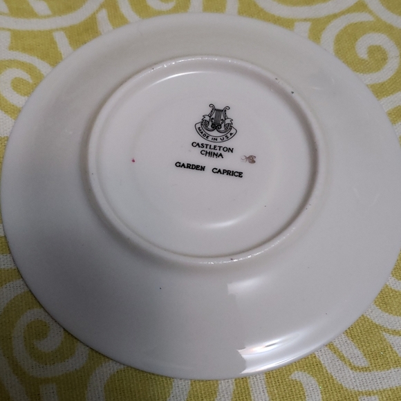 Vintage porcelain Garden Caprice tea saucer - Picture 2 of 3